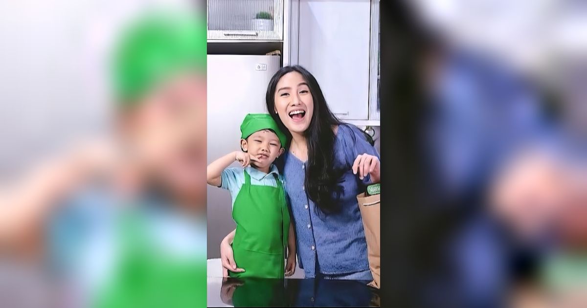 Gelar Tahlilan Buat Almarhum Dante, Penampilan dan Ekspresi Tamara Tyasmara Pas Foto Bareng Jadi Sorotan: 'Vibesnya Kayak Lebaran'