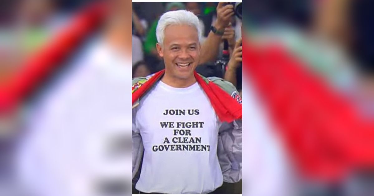 VIDEO: Ganjar Pakai Baju Dono Wakop DKI 'Join Us We Fight For a Clean Government'