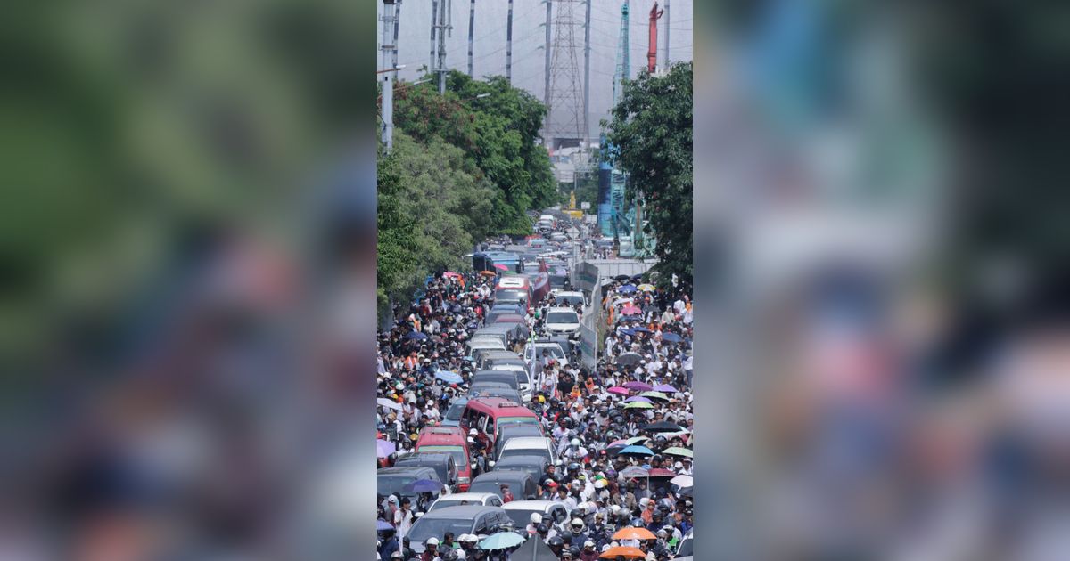 FOTO: Begini Kemacetan Parah di Sekitar JIS Usai Kampanye Akbar Anies-Muhaimin, Pendukung Jalan Kaki Berkilo-kilometer