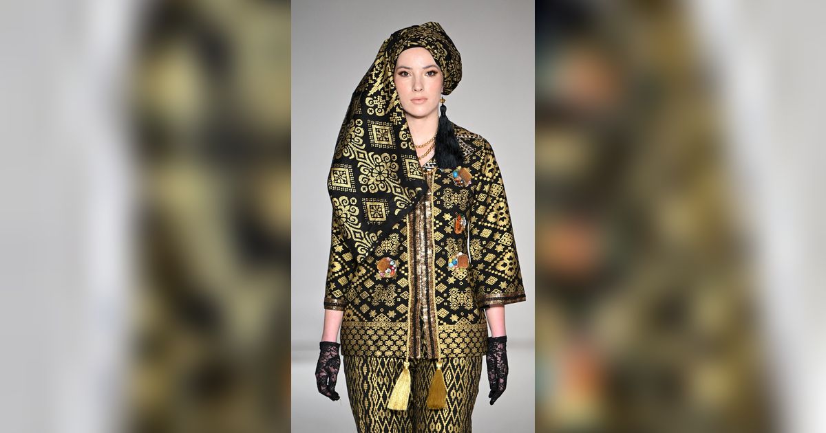 FOTO: Pesona Busana Khas Nusantara yang Dipamerkan Indonesia Now di New York Fashion Week