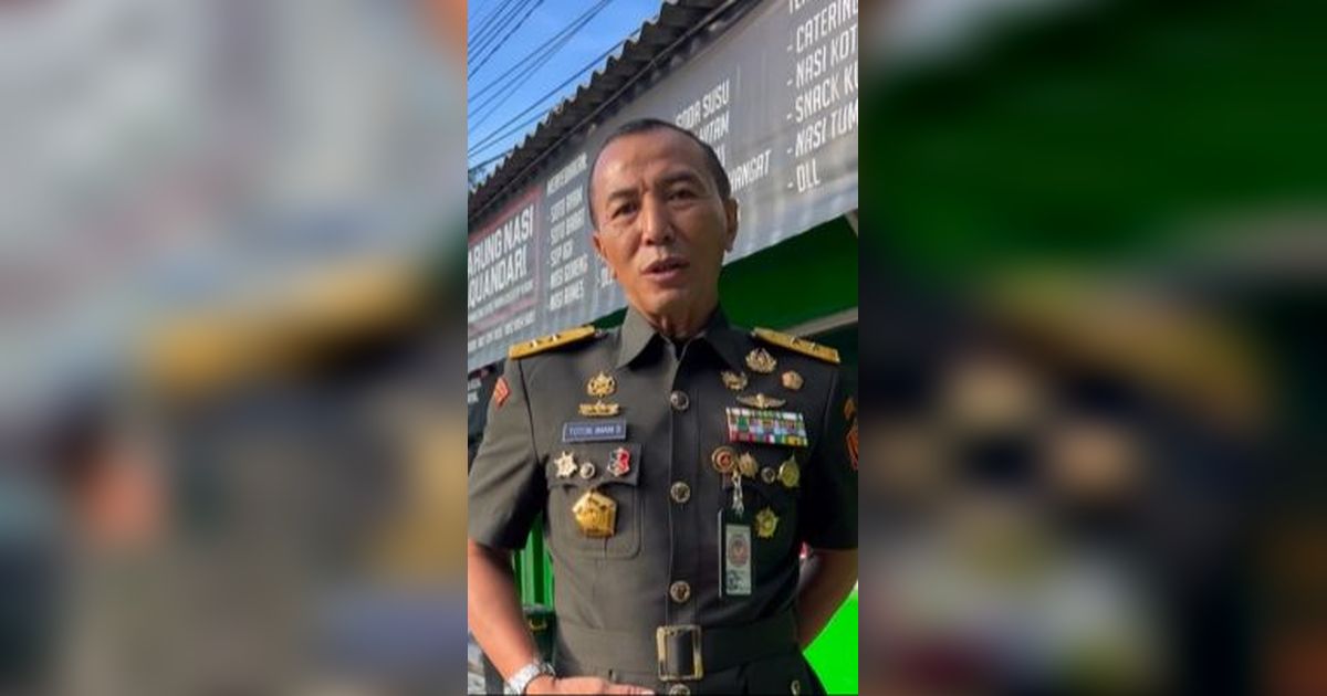 Gagah Berseragam Dinas, Jenderal Bintang 2 TNI Sarapan Uduk di Warung Nasi jadi Sorotan