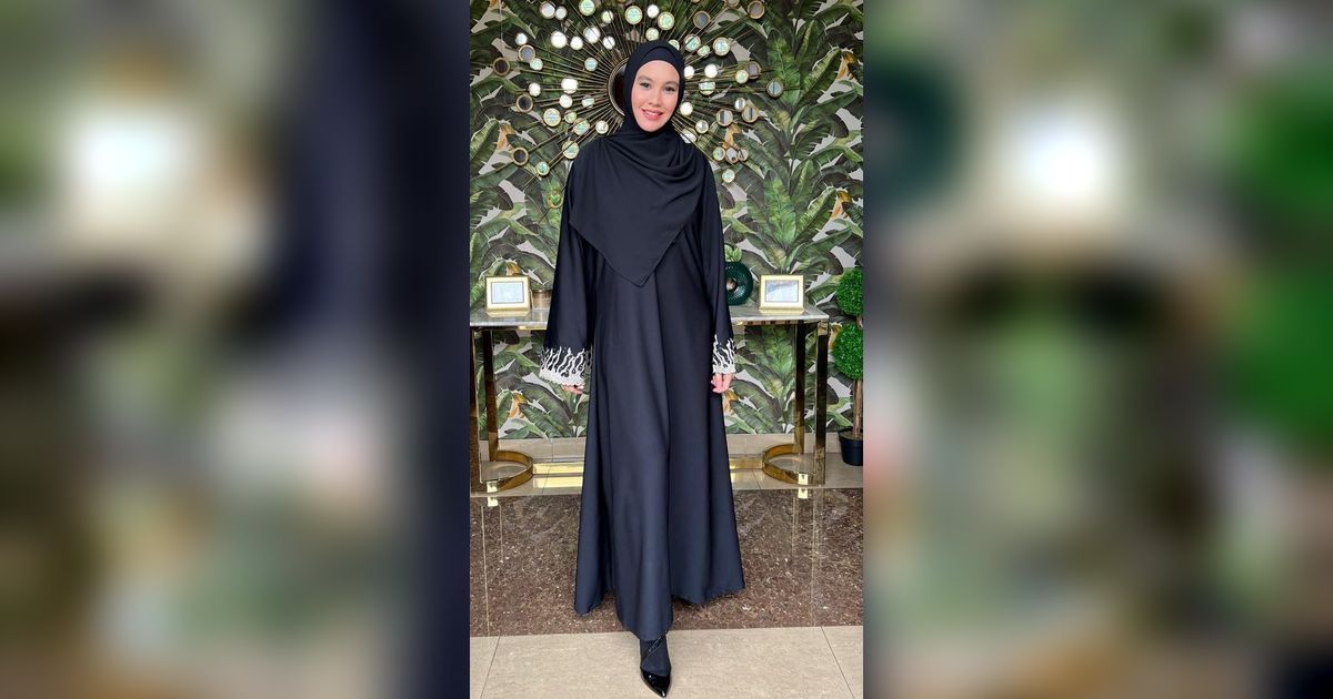 Look Modest Kartika Putri Sambil Jinjing Tas yang Total Nilainya Rp1 Miliar