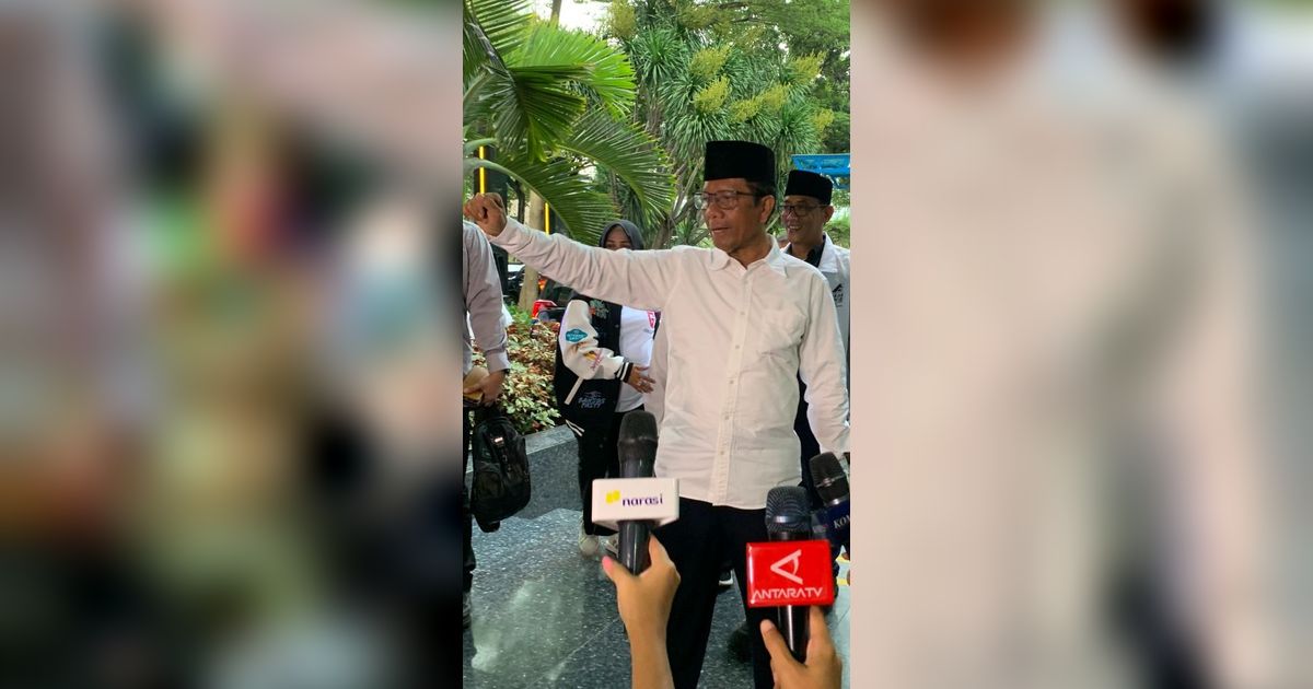 VIDEO: Mahfud Berangkat Umrah di Masa Tenang Kampanye, Bermunajat untuk Indonesia