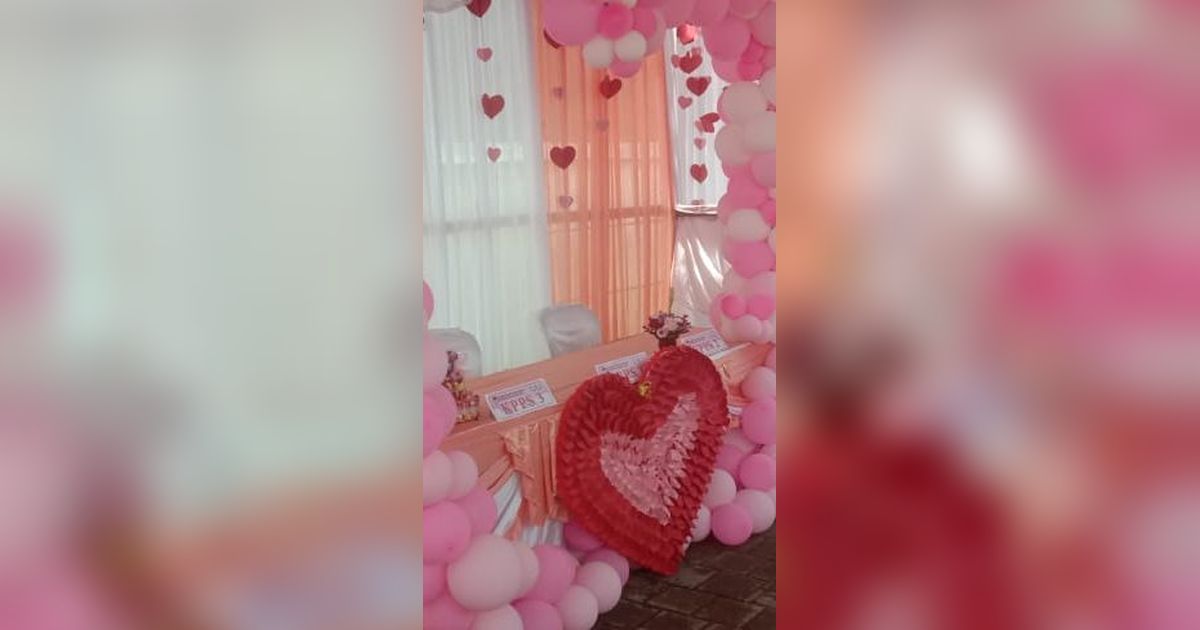 Unik, TPS di Bali Bernuasa Valentine dan Serba Pink