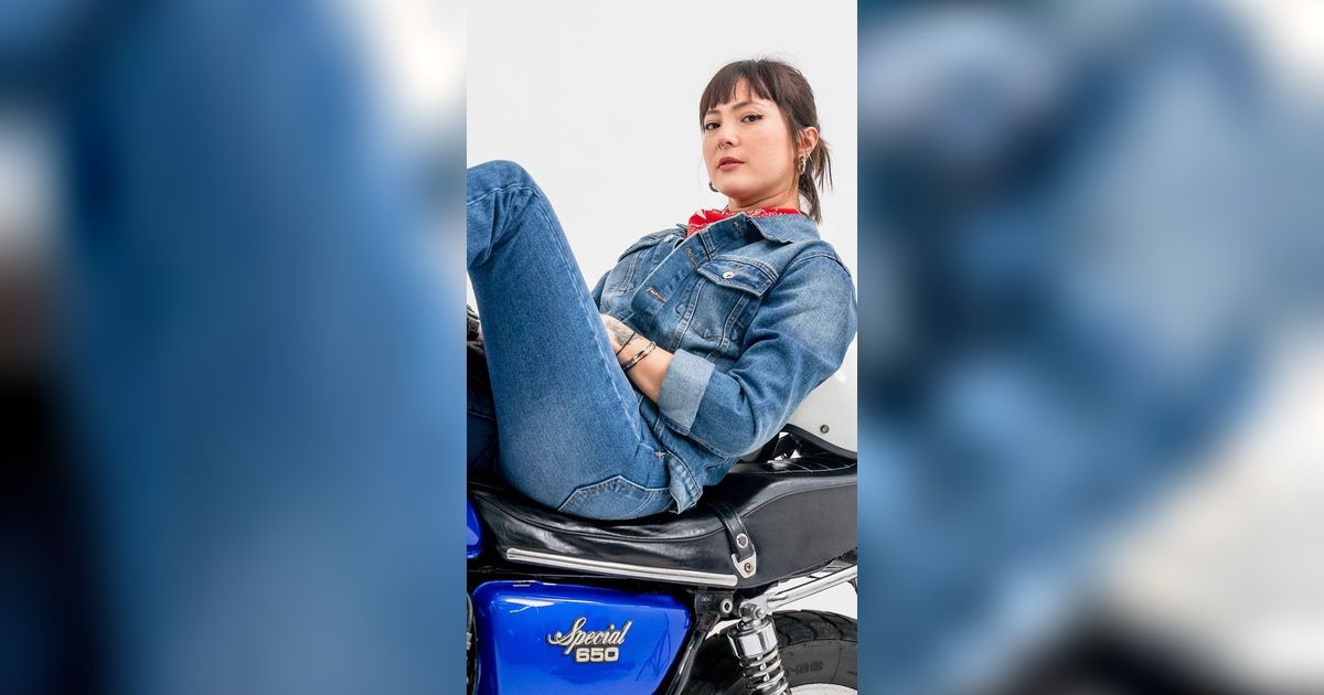 7 Potret Poppy Sovia, Ibu Dua Anak yang Kece dan Hobi Motoran