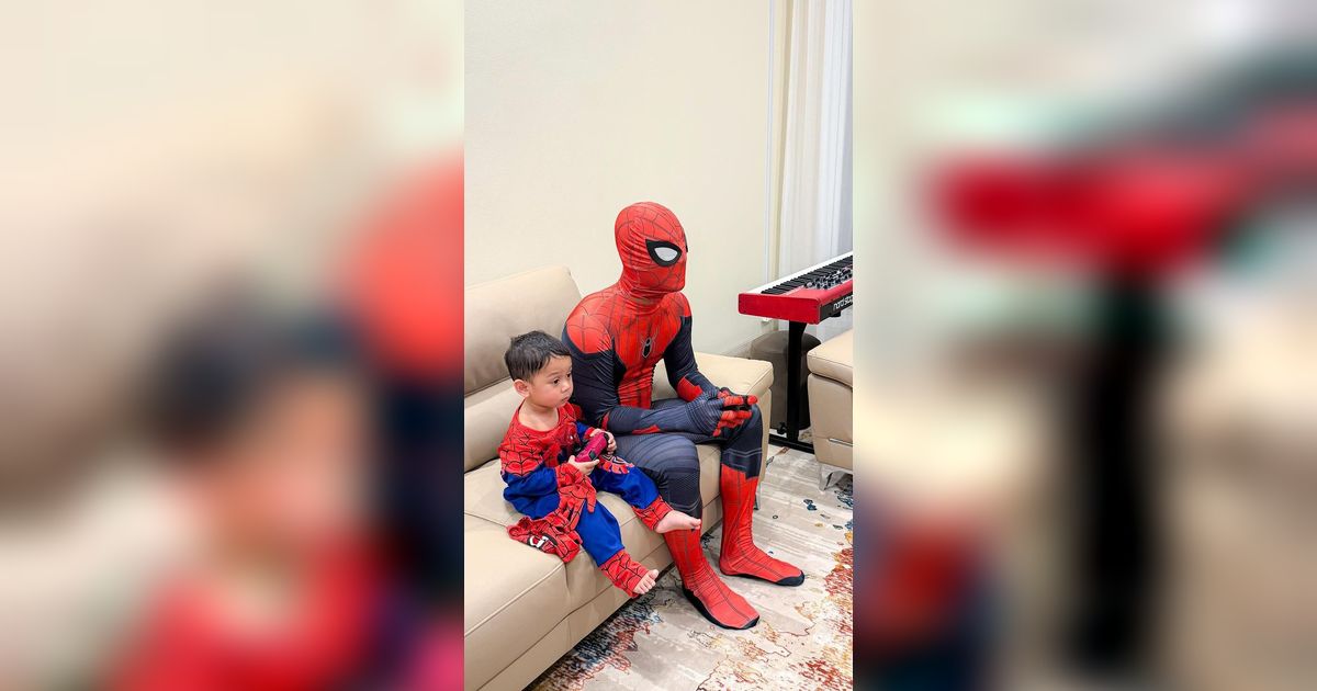 Potret Rizky Billar Ngasuh Baby L, Penampilannya Berubah jadi Spiderman Disorot