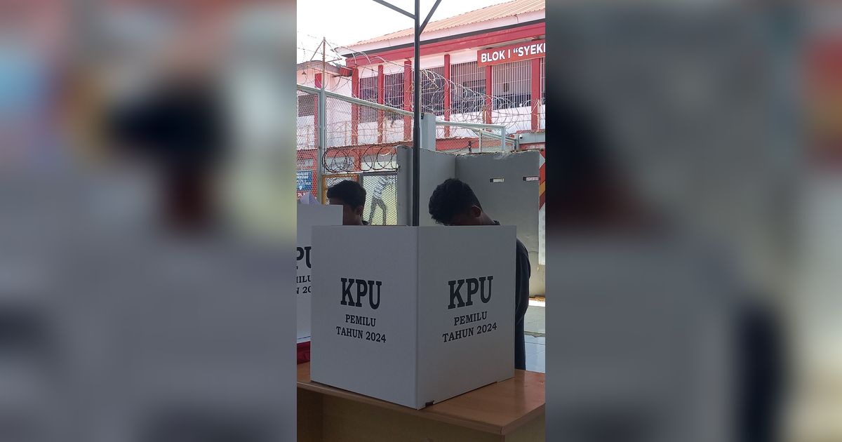 Carut Marut Pelaksanaan Pemilu di Makassar: Logistik Terlambat ke TPS hingga Kotak Suara Tak Tersegel