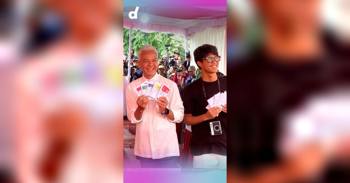 Gaya Capres-Cawapres Unjuk Jari Bertinta Sehabis Nyoblos di Pemilu 2024