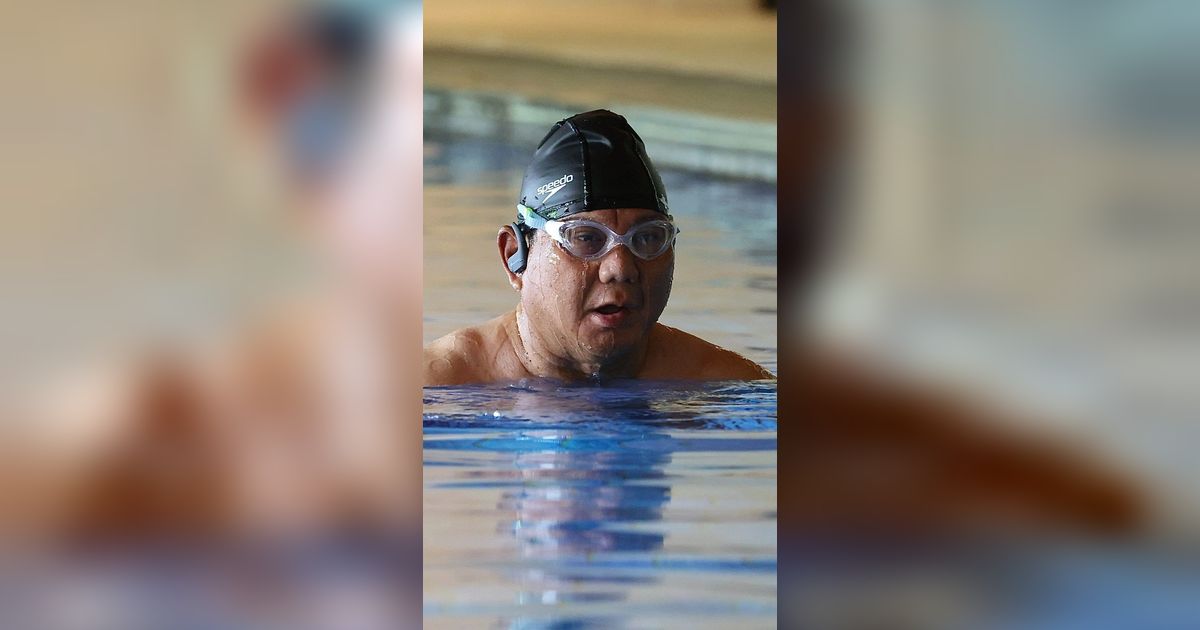 Yakin Menang Satu Putaran, Prabowo Santai Berenang Usai Nyoblos