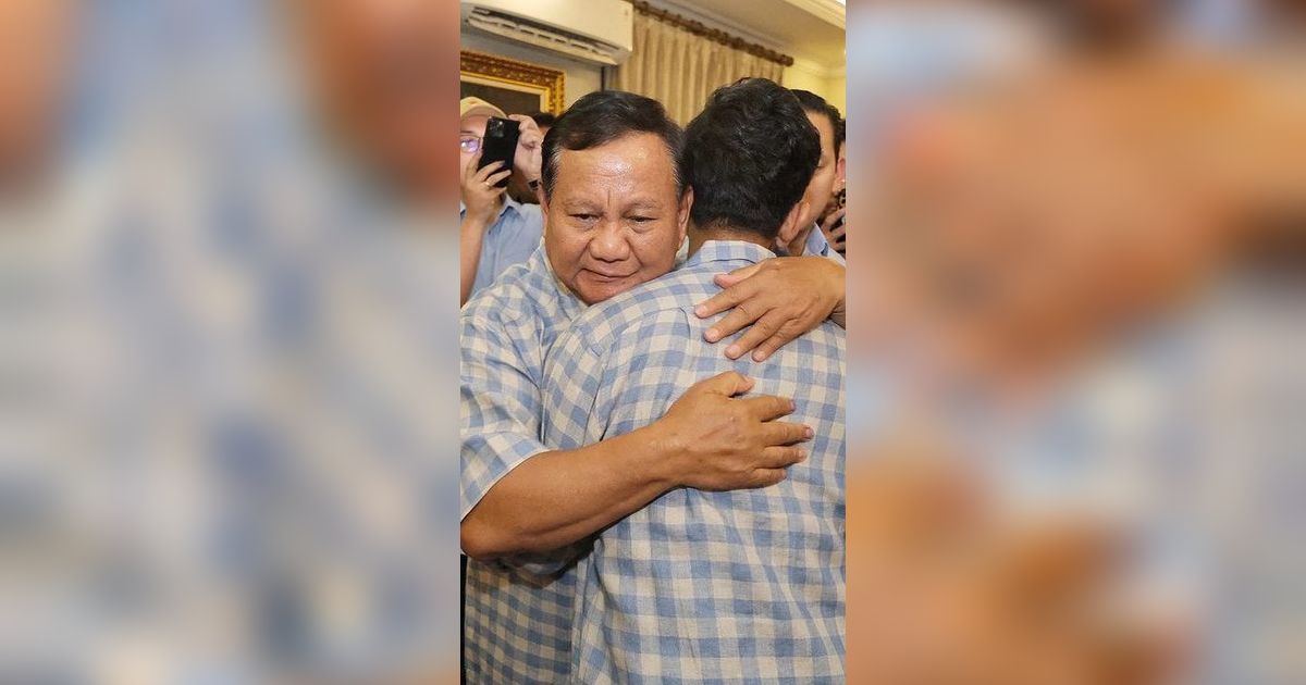Potret Pelukan Hangat Prabowo - Gibran Setelah Melihat Hasil Quick Count