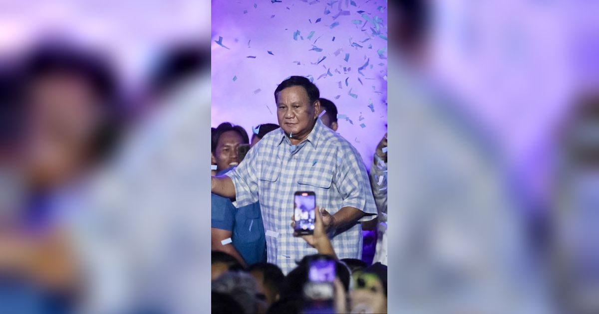 FOTO: Aksi Prabowo Joget Gemoy Usai Pidato Kemenangan Hasil Quick Count di Istora