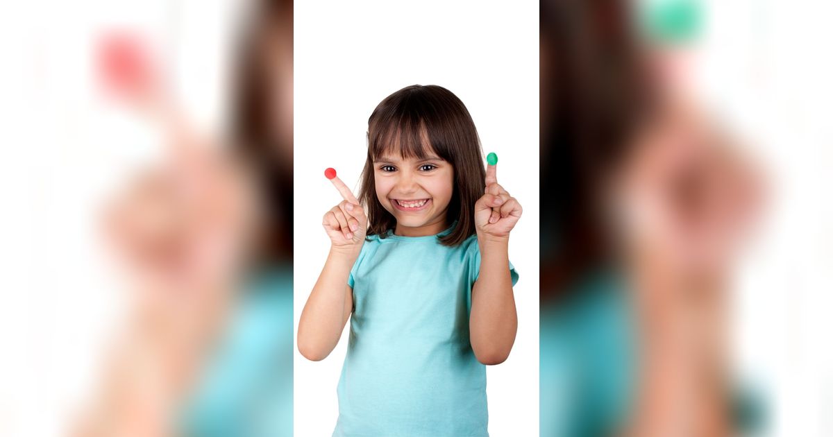 Anak Perempuan Suka Sekali Main Stiker, Ternyata Ada Penjelasan Psikologisnya