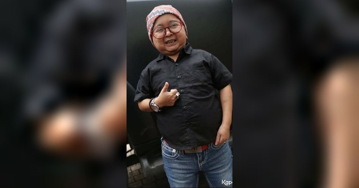 Viral Video Bocah Cewek Diam-Diam Kepo Lihat Isi Chat Daus Mini Saat Sandaran di Kaca
