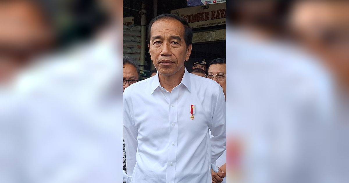 Cek Beras di Pasar Induk Cipinang, Jokowi Klaim Stok Melimpah