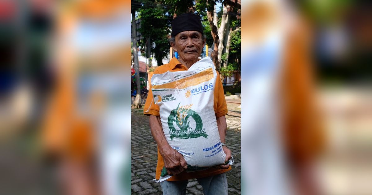 Usai Pencoblosan, Bulog Kembali Salurkan Bansos Beras 10 Kg di Bogor