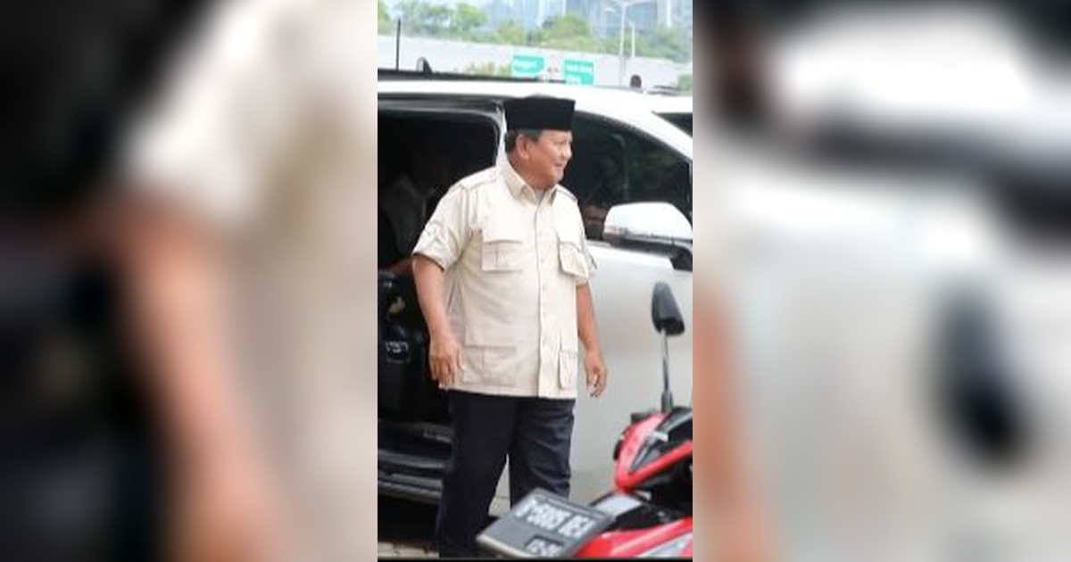 Ditemani Bestienya Letjen TNI, Momen Prabowo Ziarah ke Ayahnya Sampai Naik Motor ke Makam