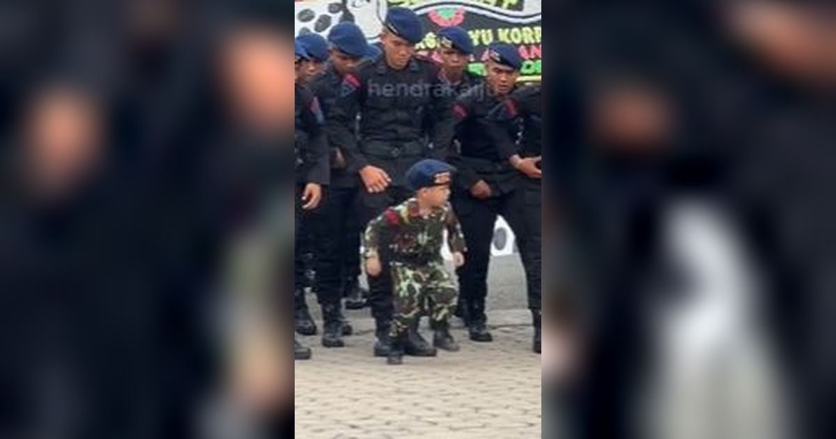 Sangar Tapi Menggemaskan, Aksi Bocah TK Pimpin Yel-yel Puluhan Anggota Brimob Jadi Sorotan