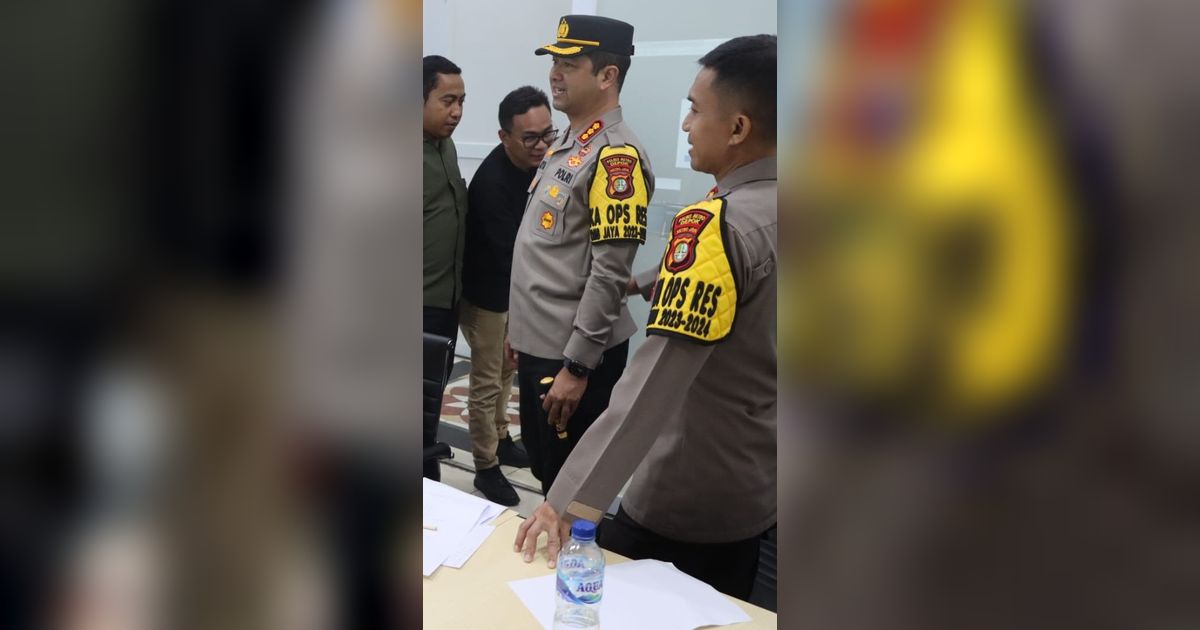 Polisi Datangi KPUD Depok Usai Viral Kisruh Hasil Hitung Cepat Sirekap & C1 Janggal