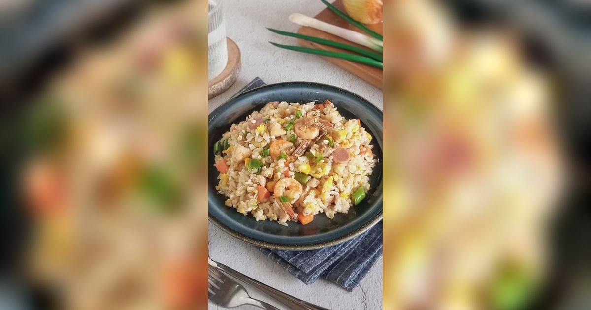 Kenapa Nasi Goreng Hong Kong Berwarna Putih? Ternyata Ini Alasannya!