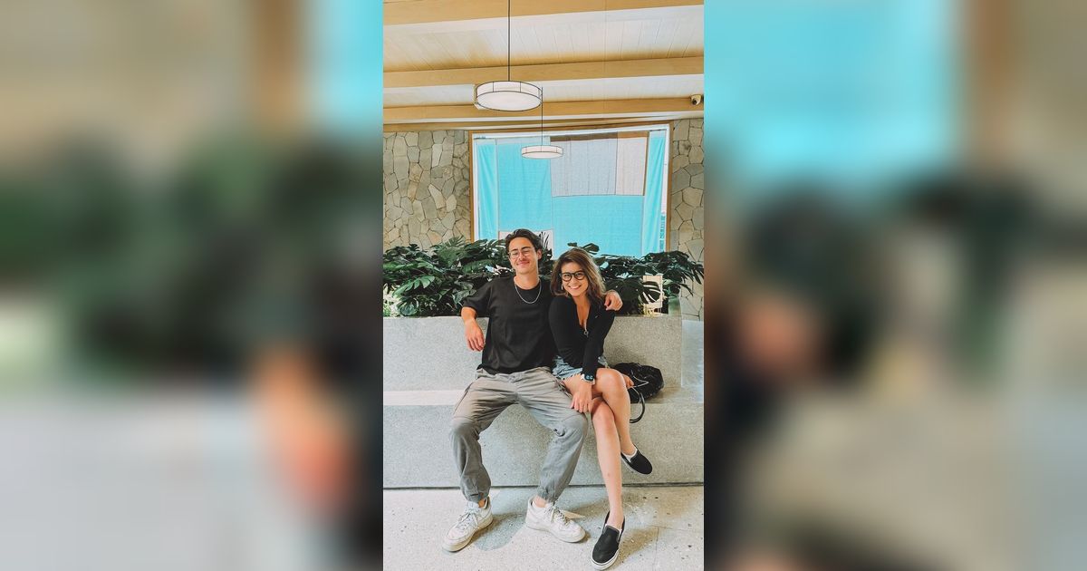 Putus dari Alden, Awkarin Pamer Pacar Bule yang Dikenal Saat Ikut Blusukan Gibran, Agamanya Jadi Sorotan
