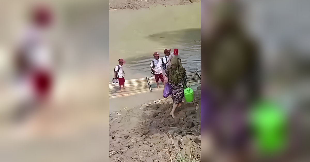 Kisah Pilu Siswa SD di Serang, Demi Sekolah Bertaruh Nyawa Sebrangi Sungai Besar dengan Rakit hingga Harus Berenang