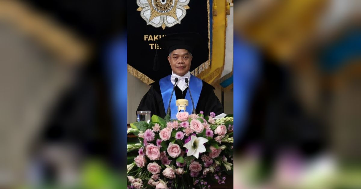 Pidato Haru Guru Besar UGM, Minta Maaf ke Adik yang Rela Putus Sekolah demi Dirinya