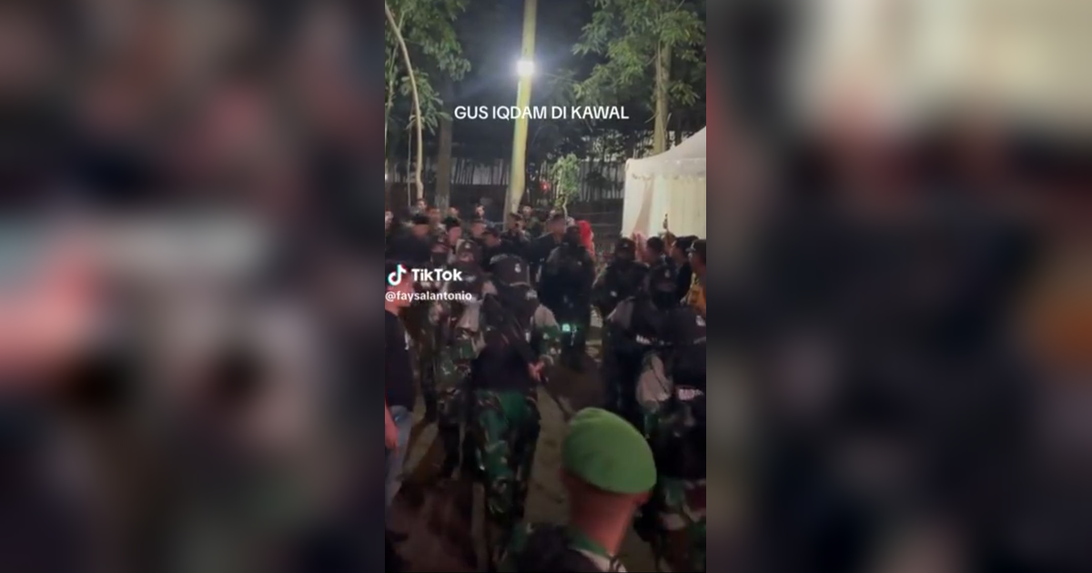 Viral Aksi Gus Iqdam Dikawal Anggota TNI Bersenjata Lengkap Bergaya Siap Tempur di Acara Keagamaan