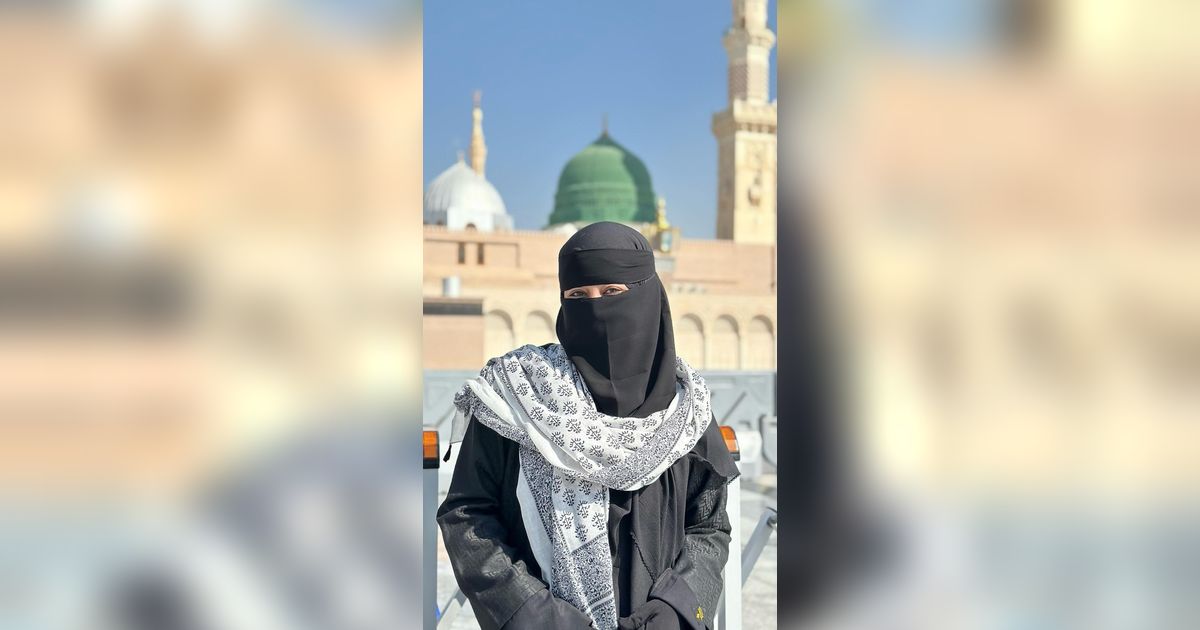 Jarang Tersorot, Ini Potret Rumah Mewah Umi Pipik yang Viral Usai Posting Tentang Kecurangan Pemilu, Kolam Renangnya Bikin Salfok!