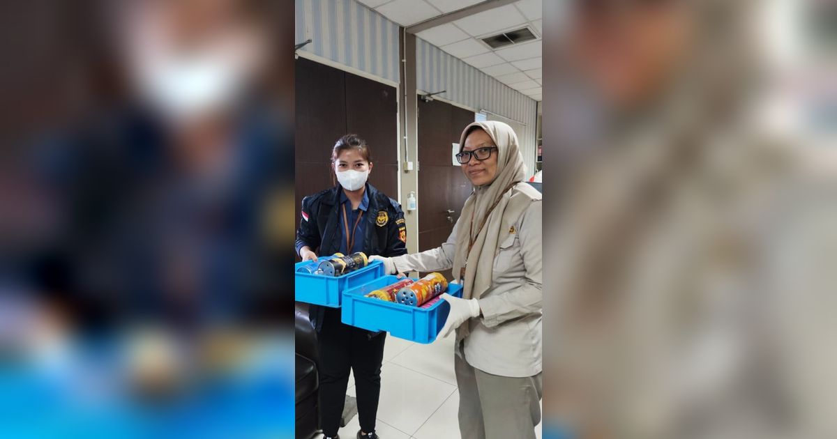 Bawa 20 Ekor Burung dari Malaysia, Pekerja Migran Ditangkap di Bandara Juanda