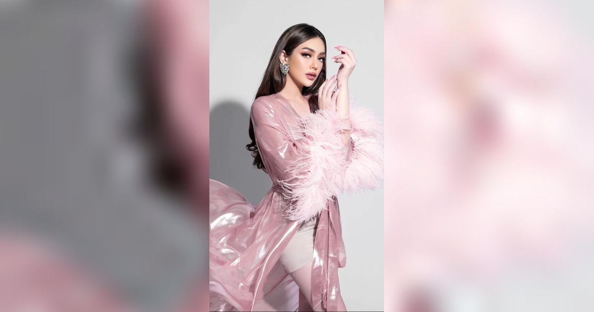 Lagi Digosipin Dekat dengan Mayor Teddy, Penampilan Celine Evangelista Berhijab Bikin Adem