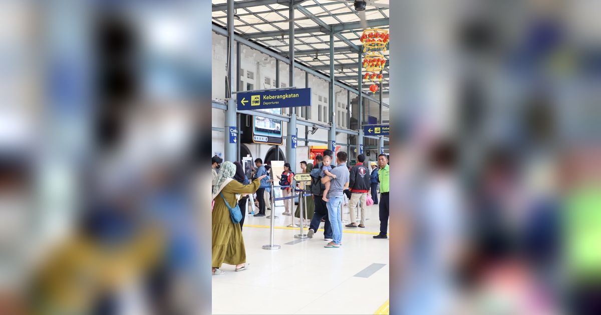 Aksi Absurd Penumpang Kereta Pakai Colokan Listrik, Sehabis Masak Nasi Kini Kipas Angin Portabel