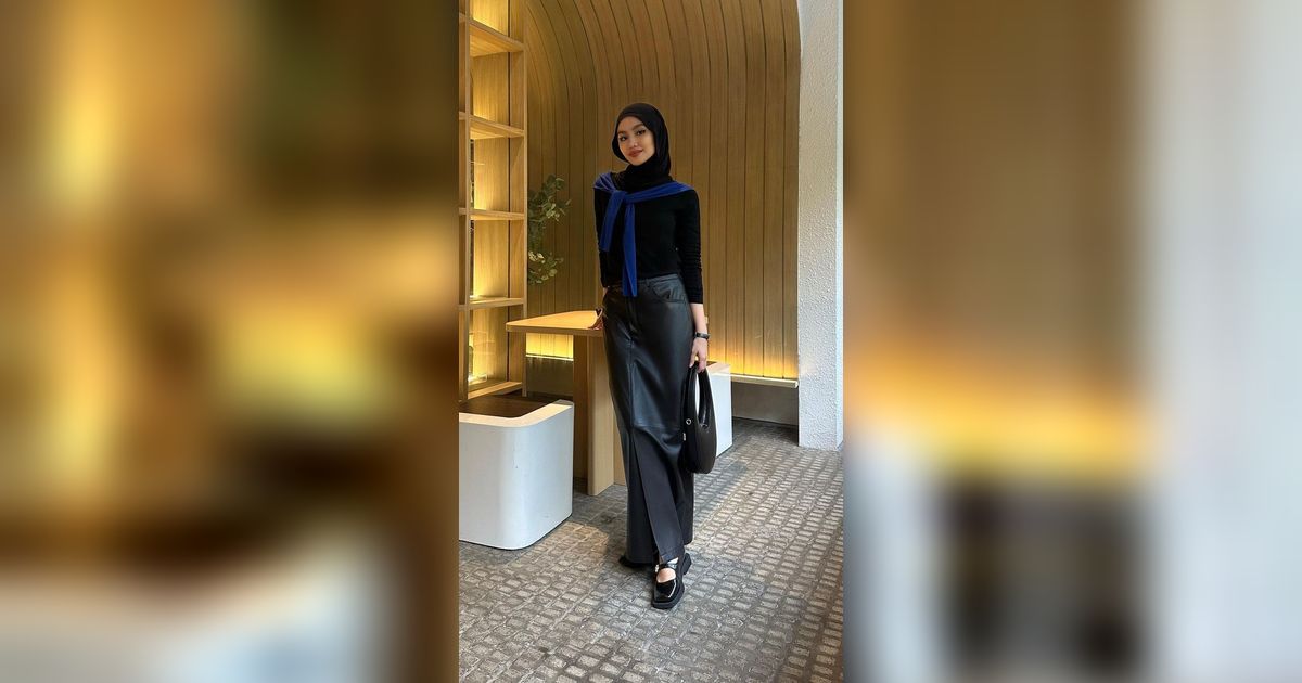 Tampil Beda dengan Rok Kulit, Coba Mix and Match Simpel