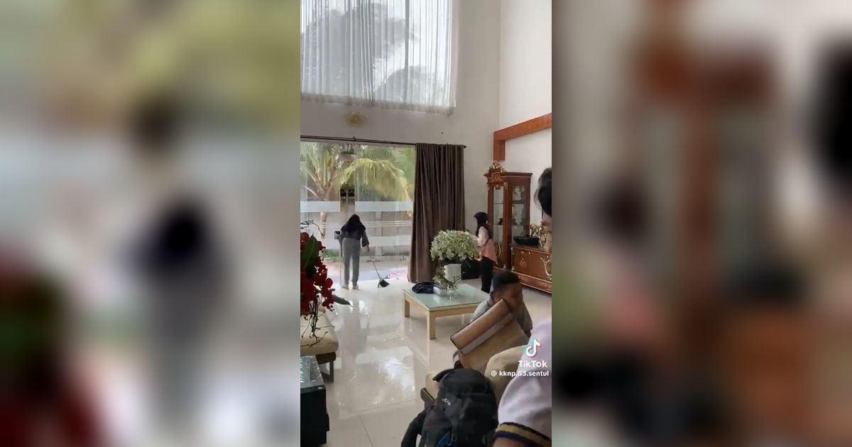 Sekelompok Mahasiswa KKN Ini Unggah Momen Bersih-Bersih Posko Mewah, Begini Potretnya