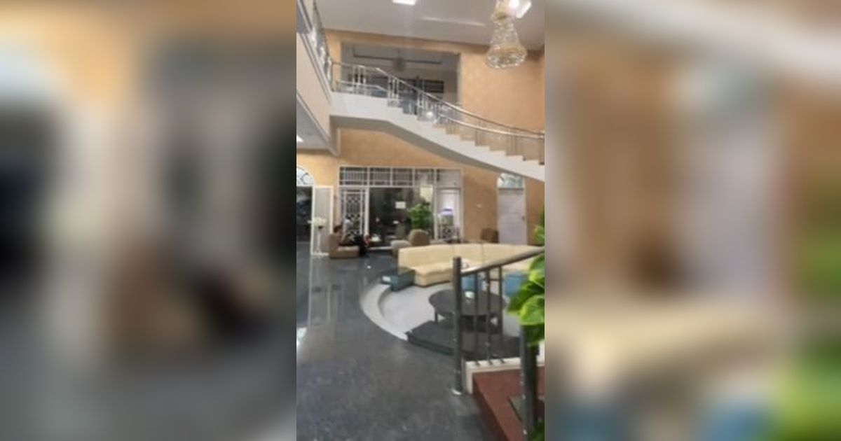 Potret Rumah Mewah Old Money Jadi Tempat Jualan Jus, Definisi Orang Kaya Lagi Gabut!
