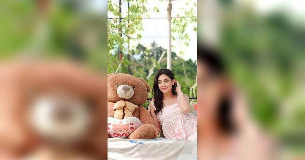 Celine Evangelista Foto Bareng Boneka Beruang Besar, Netizen Heboh Singgung Nama Mayor Teddy