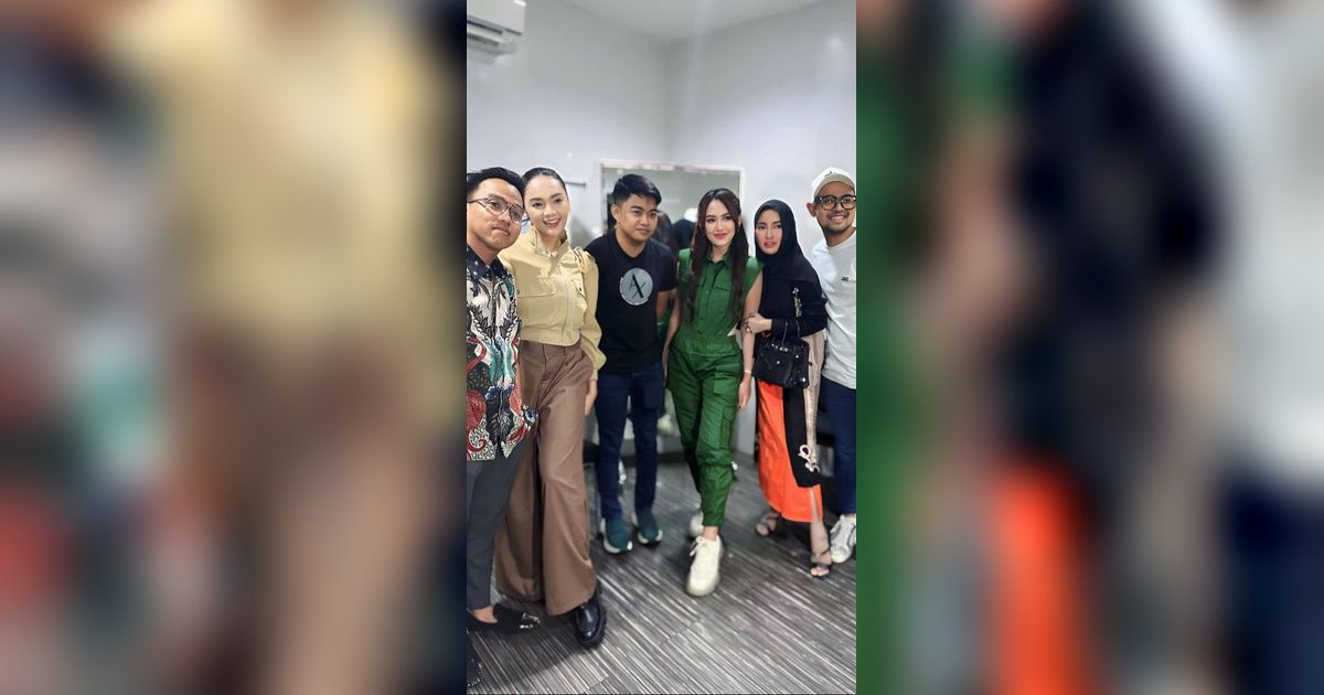 Sering Bertemu, Foto Kemesraan Happy Asmara & Jhony Saputra, Anak Haji Isam - Diduga Miliki Hubungan Spesial