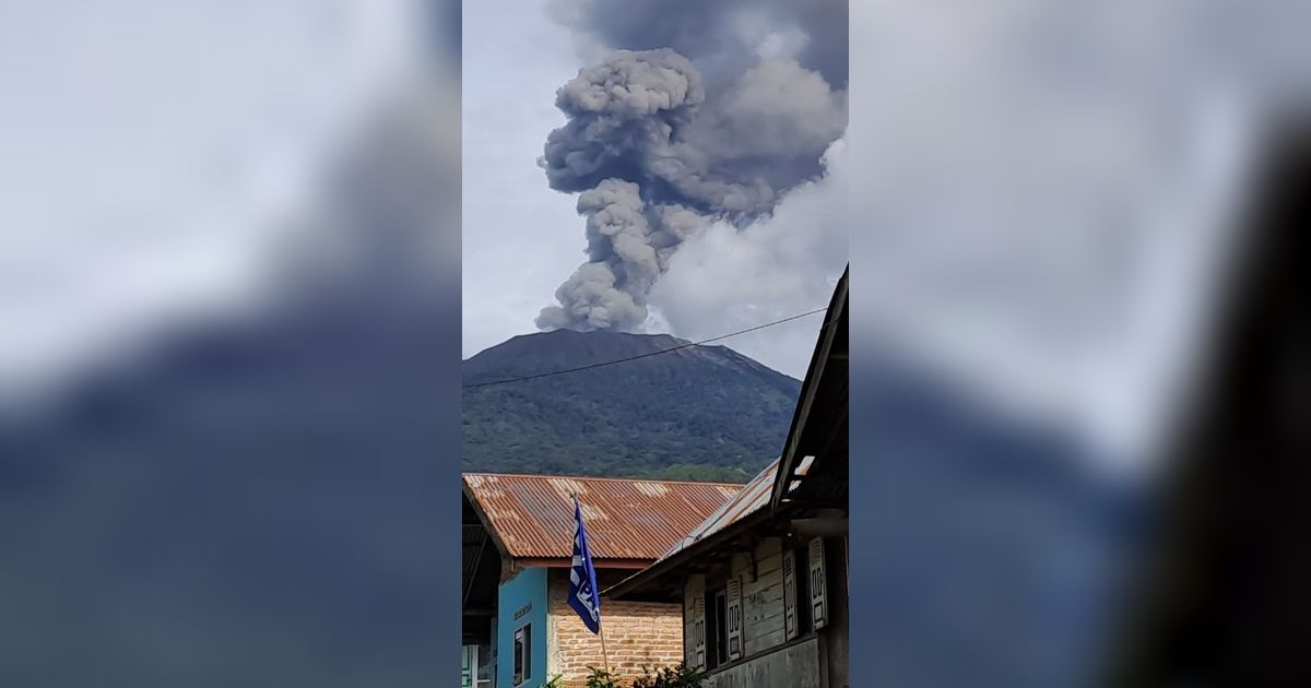 Gunung Marapi Kembali Erupsi, Semburkan Abu Vulkanik Setinggi 900 Meter