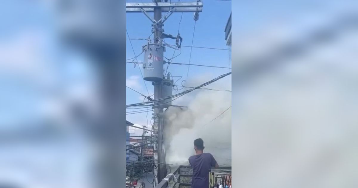 Viral Momen Pemuda Berjuang Sendirian Padamkan Api dari Kabel Tiang Listrik, Tuai Pujian