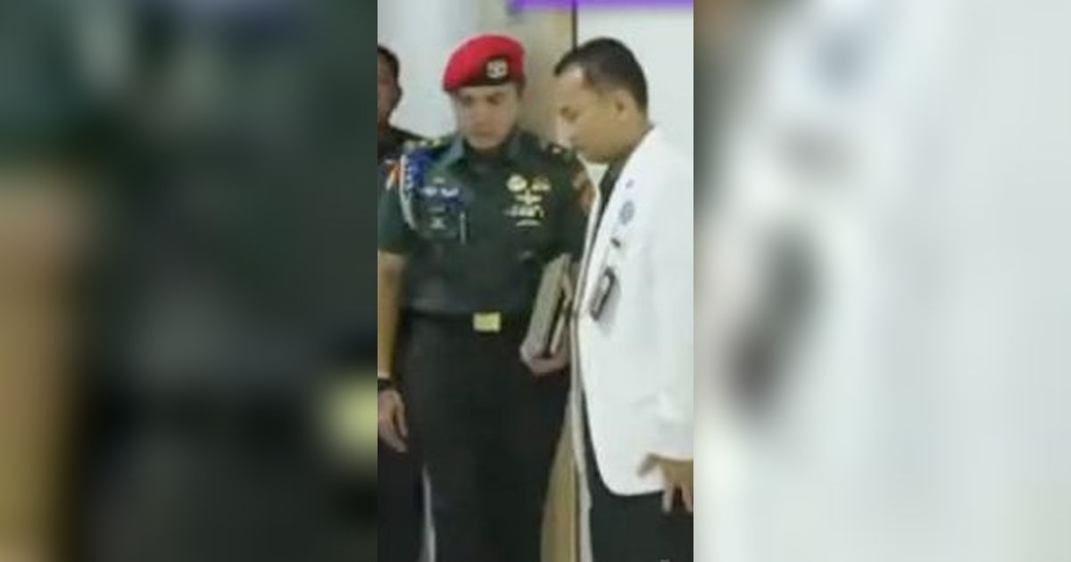 Momen Dokter Militer Kolonel TNI Sandarkan Kepala ke Tembok Usai Ditegur Mayor Teddy