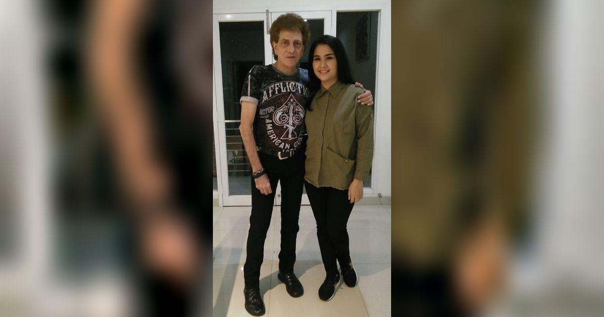 Potret Harmonis Ahmad Albar dan Dewi Astuti, Meski Beda Usia 37 Tahun