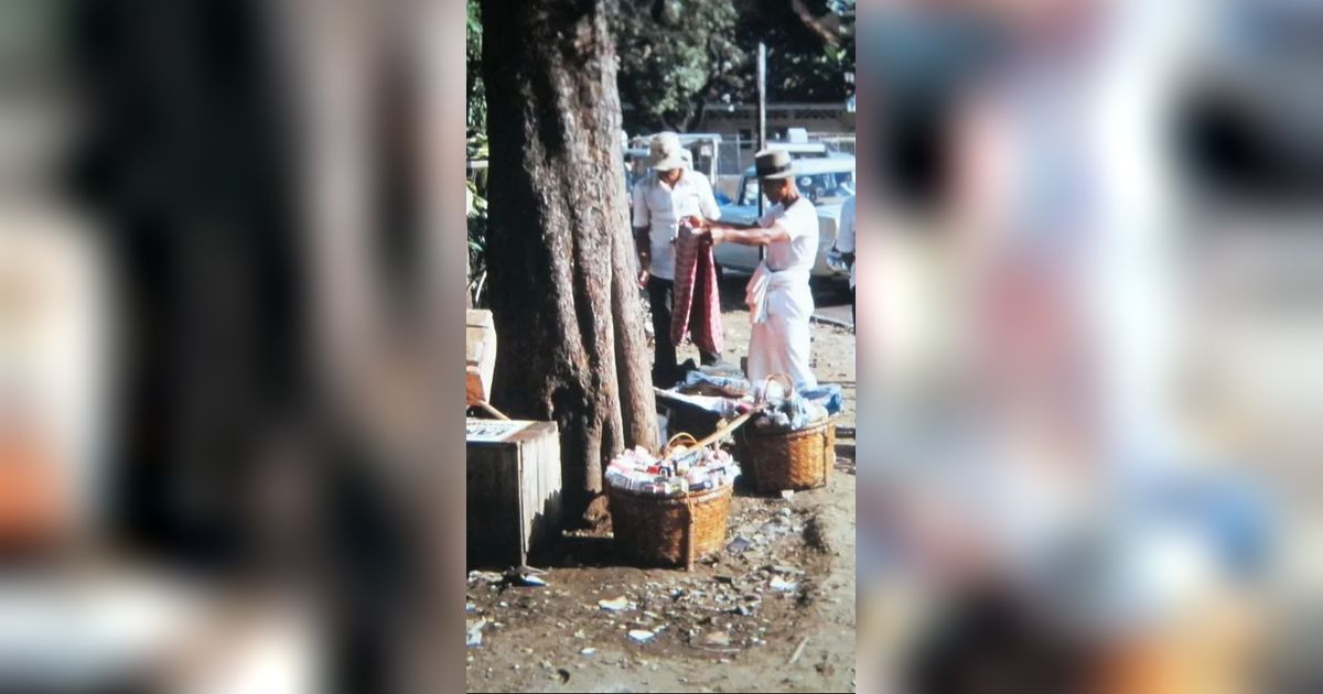 Begini Potret Para Pedagang Jadul Tahun 80an dari Warteg Hingga Penjual Kerupuk Dijamin Bikin Nostalgia