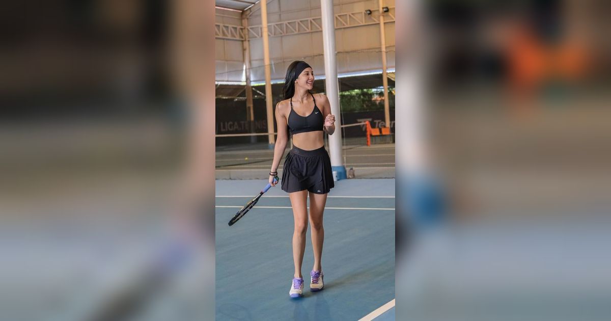 Cantik & Sporty Abis, 7 Foto Anya Geraldine Pamer Body Goals Saat Main Tenis!