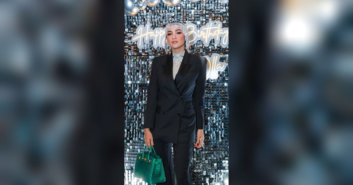 Olla Ramlan Tampil Mirip Cleopatra dengan Gaya Makeup Soft Glam