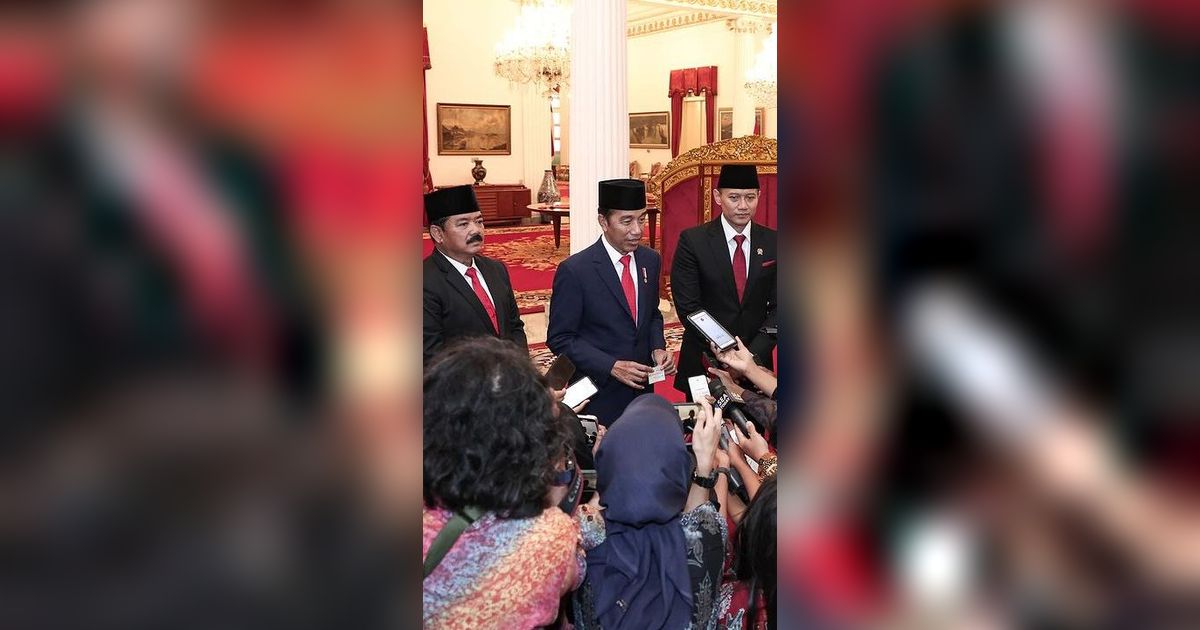 VIDEO: Jokowi Sampai Balik Badan, Pegang dan Tunjuk AHY Usai Dilantik Jadi Menteri