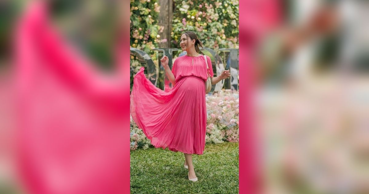 Bumil Cantiknya Kebangetan, Potret Jessica Mila Hadiri Acara Dior Pakai Dress Pink Curi Perhatian