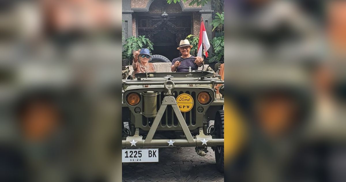 Potret Jenderal Senior Peraih Adhi Makayasa Ajak Sang Ibu Jalan-Jalan Pakai Jeep, Bahagia Ibunya Pulih Usai 2 Bulan Sakit