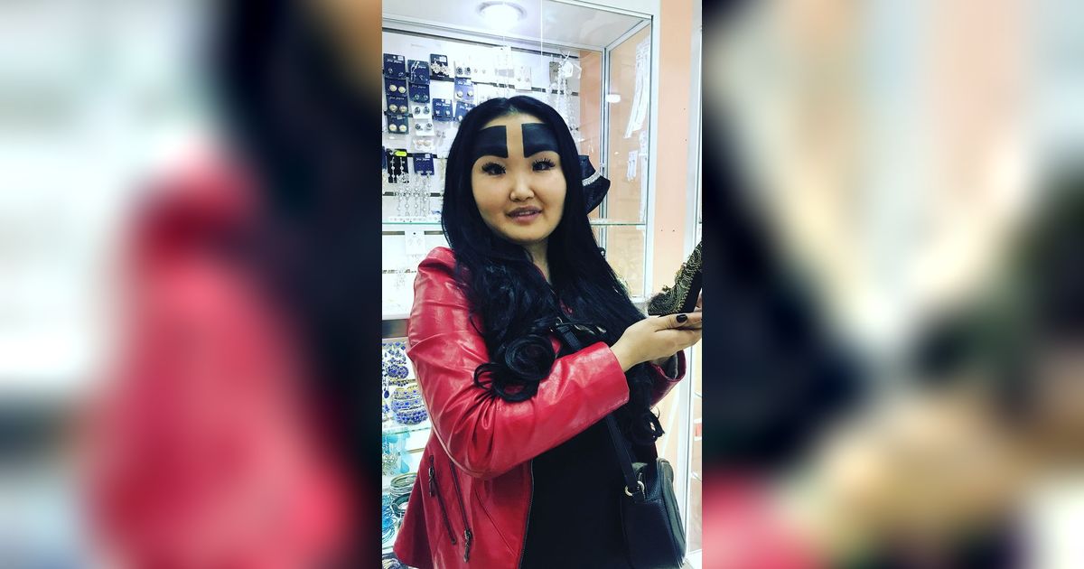 Selebgram Ini Dulu Viral dan Jadi Terkenal Gegara Alis Tebal Mirip Angry Bird, Kini Balik 'Normal' Malah Dibenci Penggemar