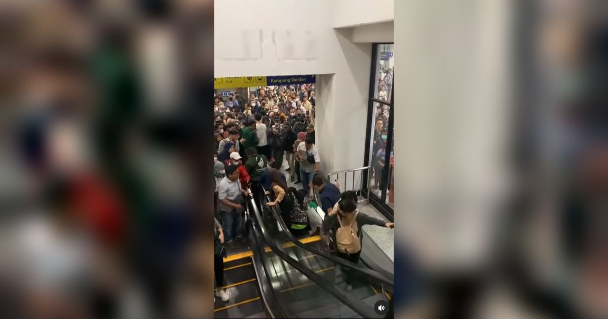 Detik-Detik Eskalator Stasiun Manggarai yang Semula Mati Mendadak Bergerak Turun, Penumpang Panik hingga Terjatuh