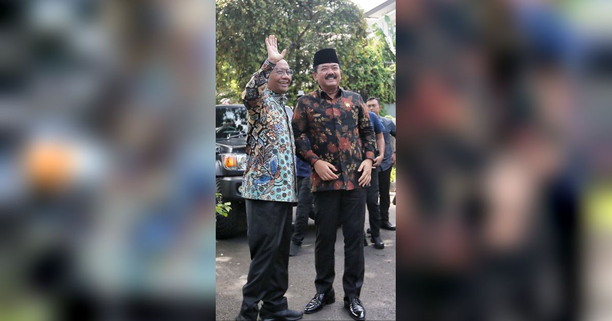 FOTO: Momen Hadi Tjahjanto Silaturahmi ke Kediaman Mahfud MD Usai Dilantik Jadi Menkopolhukam