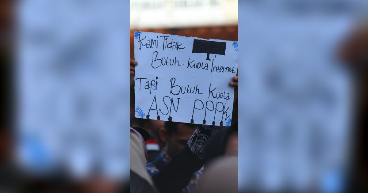 Ribuan Guru Honorer Garut Menuntut Diangkat Jadi ASN